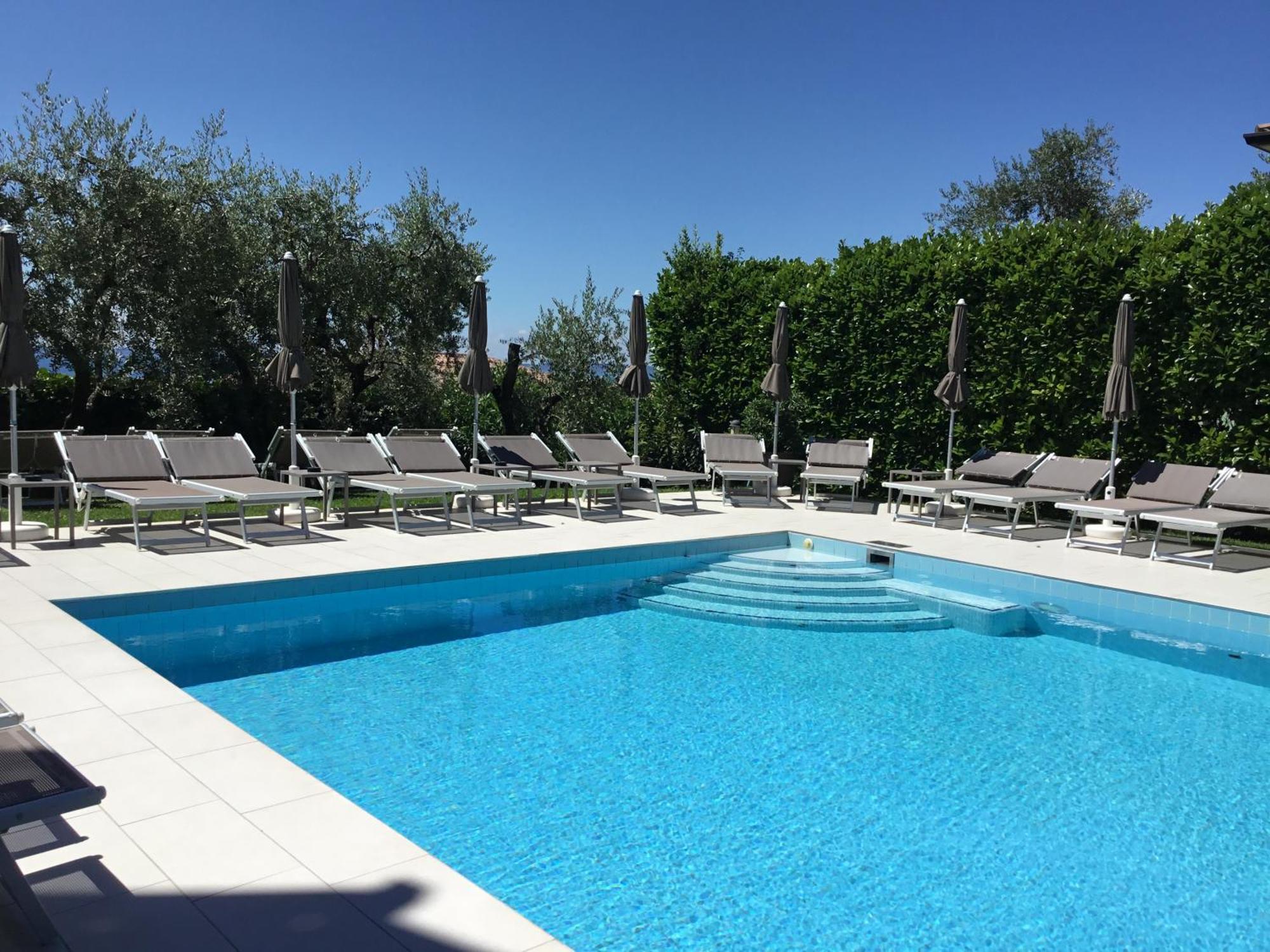 Hotel Villa Ca' Nova ***S Garda  Eksteriør billede