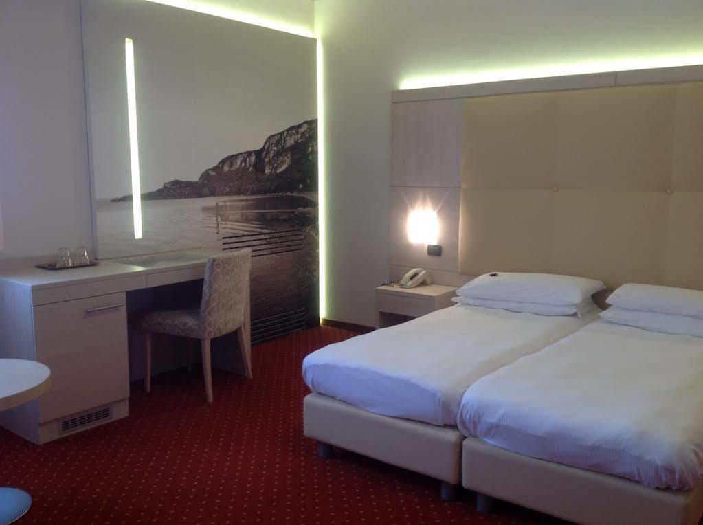 Hotel Villa Ca' Nova ***S Garda  Eksteriør billede